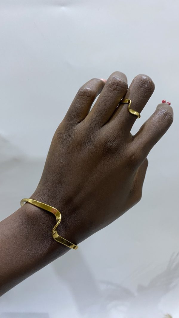 Wavy bangle set